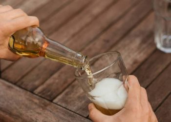Μπίρα: Έτσι θα την παγώσεις σε χρόνο ρεκόρ