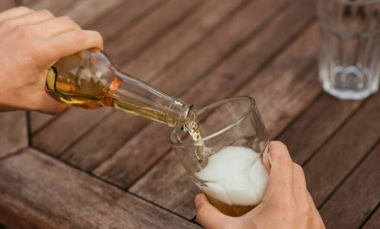 Μπίρα: Έτσι θα την παγώσεις σε χρόνο ρεκόρ