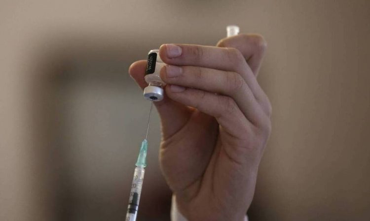 Κορονοϊός: Τι ποσοστό προστασία δίνει το «κοκτέιλ» Pfizer – Moderna