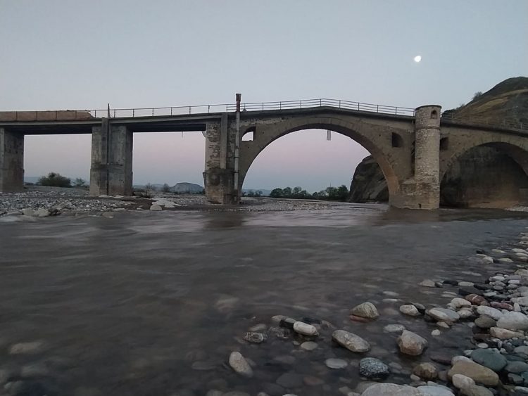 Το εντυπωσιακό γεφύρι της Σαρακίνας στα Τρίκαλα