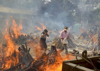 Ο κορονοϊός σαρώνει την Ινδία: 368.147 κρούσματα και 3.417 θάνατοι σε 24 ώρες