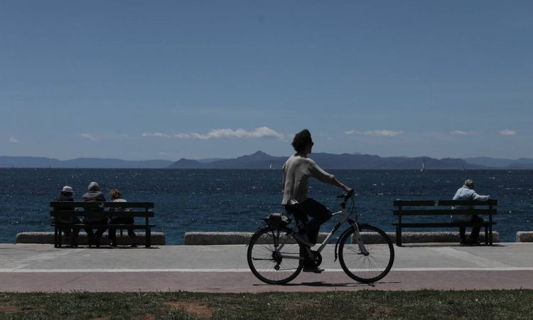 Καιρός: Στους 30 βαθμούς η θερμοκρασία – Πότε και πού θα σημειωθούν βροχές (pics)