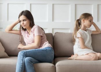 Όταν η κόρη ζηλεύει τη μητέρα της: Γιατί συμβαίνει και πώς αντιμετωπίζεται