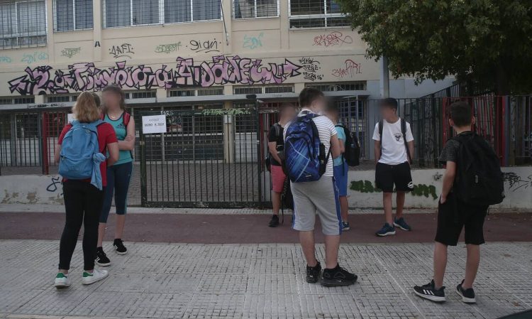Πανελλαδικές 2021: Πότε σταματούν μαθήματα στην Γ΄ Λυκείου – Η πρόβλεψη για ασθένεια στις εξετάσεις