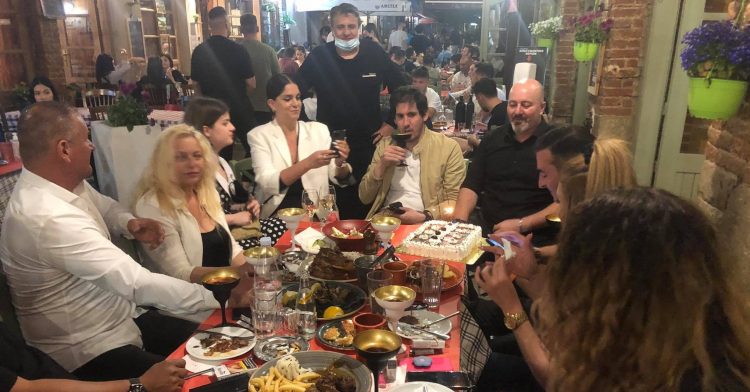 Είχαν λείψει τα «Μεζεδοκαμώματα» στους Τρικαλινούς