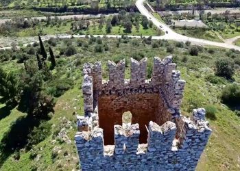 Oι άγνωστοι δίδυμοι πύργοι της Ελλάδας