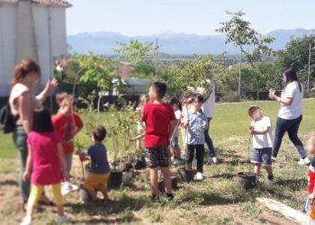 Γιορτινή και ανοιξιάτικη δενδροφύτευση στον Πλάτανο