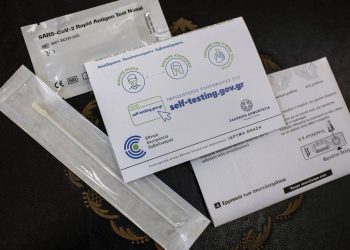 Κορονοϊός στην Ελλάδα: Τη Δευτέρα (10/5) η προμήθεια των δωρεάν self tests για τους εργαζόμενους