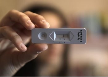 Κανείς μαθητής κι εκπαιδευτικός δεν θα εισέρχεται στα σχολεία χωρίς βεβαίωση σελφ-τεστ -Δηλώσεις Χρ. Τρικάλη-Δ. Ανασταστίου