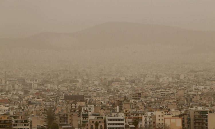 Καιρός Σαββατοκύριακο: Άνοδος της θερμοκρασίας και αυξημένες συγκεντρώσεις σκόνης