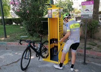 Σύγχρονος σταθμός επισκευής ποδηλάτων στα Τρίκαλα για τις ώρες που είναι κλειστά τα ποδηλατάδικα