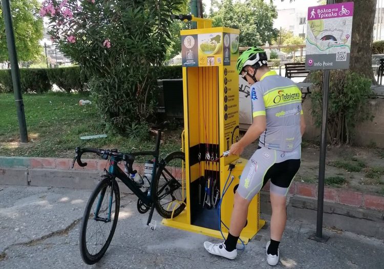 Σύγχρονος σταθμός επισκευής ποδηλάτων στα Τρίκαλα για τις ώρες που είναι κλειστά τα ποδηλατάδικα
