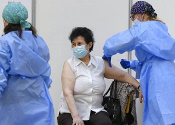 ΠΟΥ: Να μην ξεκινήσει ο εμβολιασμός των παιδιών εφόσον δεν έχουν εμβολιαστεί ακόμη οι ηλικιωμένοι