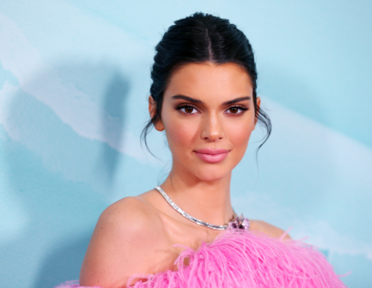 Kendall Jenner: Δοκίμασε μία από τις πιο hot τάσεις στα νύχια της και εμείς κρατάμε σημειώσεις