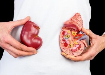 Αίμα στα ούρα: Tι μπορεί να κρύβει, πότε πρέπει να ανησυχούμε