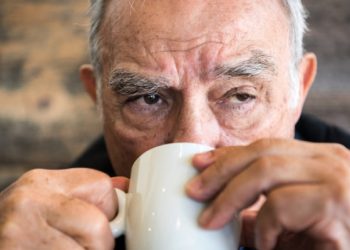 Σοβαρό πρόβλημα στα μάτια προκαλεί ο καφές: Προσοχή αν έχετε αυτό το υποκείμενο νόσημα!