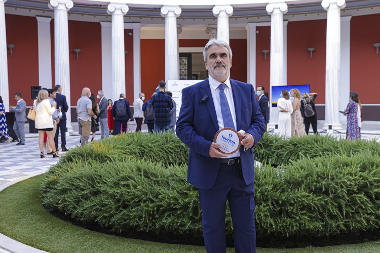 Βραβείο στα Tourism Awards 2021 για το “Meteorisimo”  και τον Βασίλη Γιαγιάκο