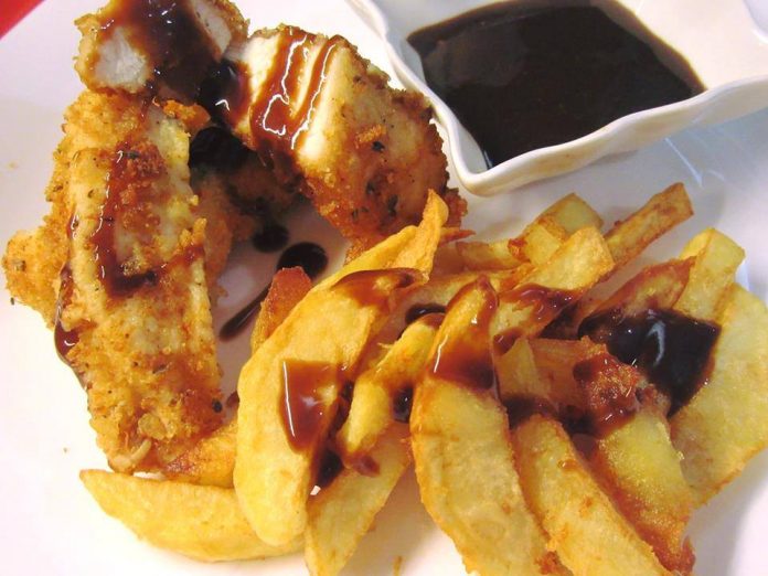 CHICKEN NUGGETS με γλυκόξινη σάλτσα