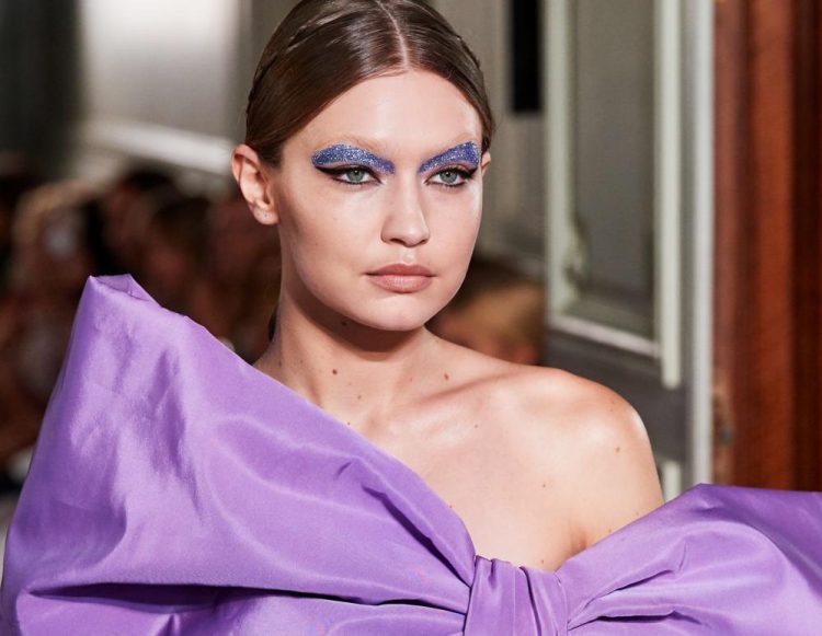 Gigi Hadid: Μόλις υιοθέτησε το απόλυτο καλοκαιρινό μακιγιάζ που θα λατρέψετε