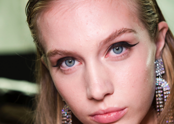 Πώς θα κάνετε το eyeliner σας να μείνει σταθερό για πολλές ώρες