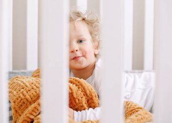 Σε ποια ηλικία το παιδί πάει στο παιδικό κρεβάτι