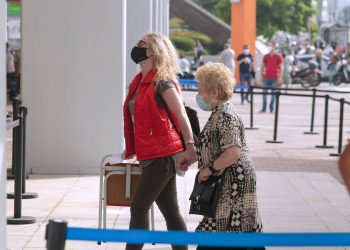 Εμβόλιο κορονοϊού: Από Δευτέρα σε ισχύ το πρώτο προνόμιο – Ποιους αφορά, ποιοι «παίρνουν σειρά»