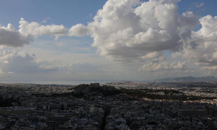 Καιρός τώρα: Επιμένει την Τετάρτη η συννεφιά – Πότε θα επιστρέψει το καλοκαίρι
