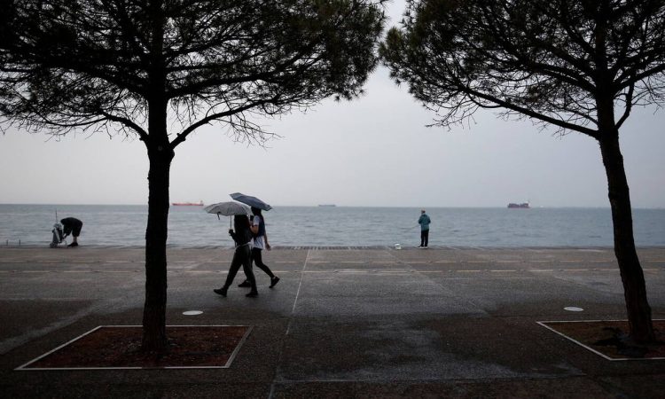 Καιρός ΤΩΡΑ: Βροχές και καταιγίδες την Παρασκευή – Οι περιοχές που θα είναι έντονα τα φαινόμενα