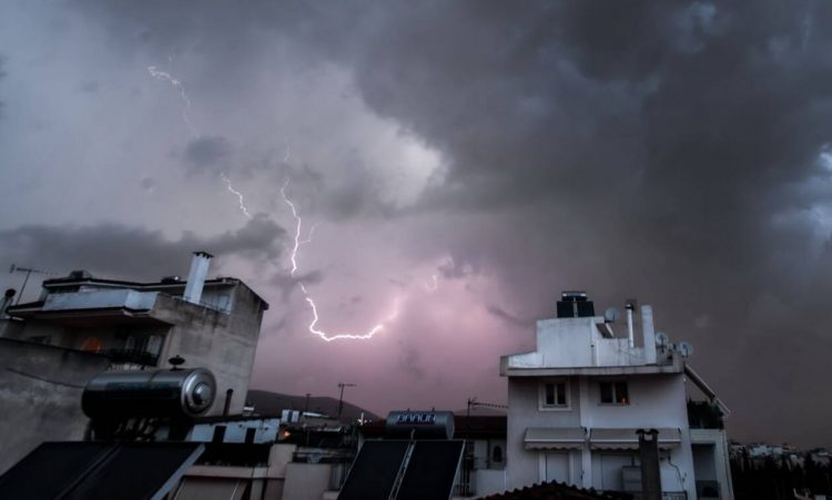 Καιρός – Έκτακτο δελτίο ΕΜΥ: Βροχές και καταιγίδες σε όλα τα ηπειρωτικά – Κίνδυνος για πλημμύρες