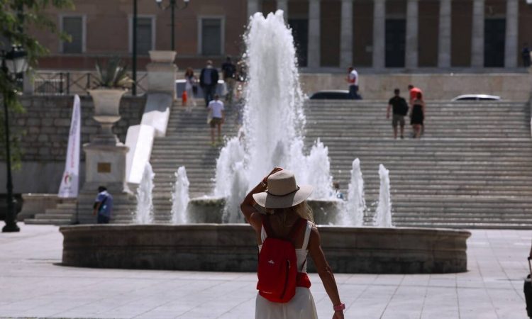 Καιρός: Αποπνικτικό «κοκτέιλ» καύσωνα και σκόνης – Πάνω από 40 βαθμούς σε αρκετές περιοχές