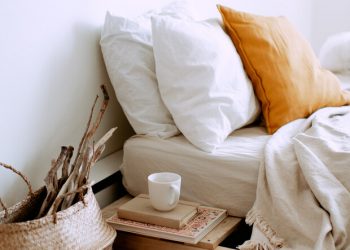 Πότε πραγματικά είναι η σωστή στιγμή για να αλλάζεις το μαξιλάρι που κοιμάσαι