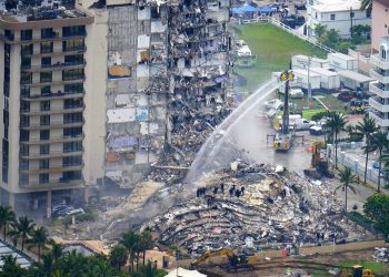 Κατάρρευση πολυκατοικίας στη Φλόριντα: Στους 12 οι νεκροί – Στον τόπο της τραγωδίας ο Μπάιντεν