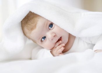 Το μωρό βγάζει δόντια – Πως επηρεάζεται ο ύπνος του;