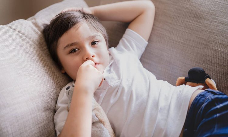 Το παιδί τρώει τα νύχια του; Εύκολα tips για να σταματήσει αυτή τη συνήθεια