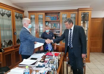 Σε κλίμα έντονης συναισθηματικής φόρτισης η ορκωμοσία του Φώτη Πάλλα στη θέση του Χρήστου Σινάνη