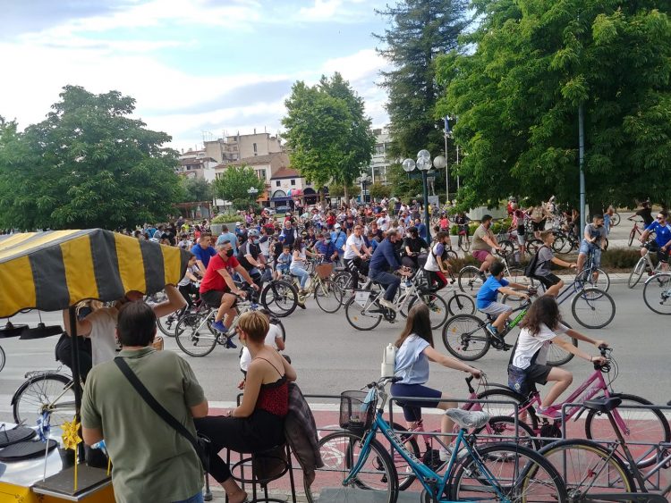 Δεκάδες ποδηλάτες συμμετείχαν στη θερινή ποδηλατάδα του Δήμου Τρικκαίων