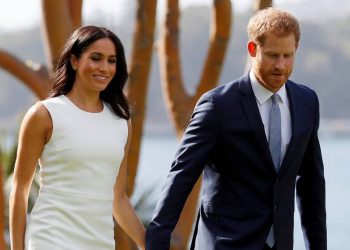 Ο Harry «ποζάρει» με τη νεογέννητη κόρη του και τη Diana και συγκινεί