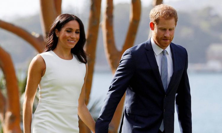 Ο Harry «ποζάρει» με τη νεογέννητη κόρη του και τη Diana και συγκινεί
