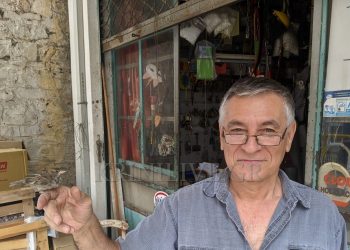 Ο Τρικαλινός που κατάφερε να… εξημερώσει ένα σπουργίτι-Μία μοναδική ιστορία