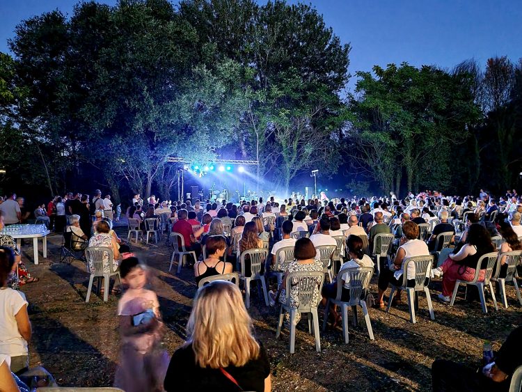Μουσική γιορτή – αφιέρωμα στον μεγάλο τρικαλινό στιχουργό, Κώστα Βίρβο στην παραλία “Ζάχαρη”