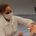 Κορωνοϊός: Σε ποιους και γιατί εμφανίζονται παρενέργειες μετά το εμβόλιο