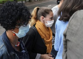 Γαλλία: 4 χρόνια φυλάκιση, τα 3 με αναστολή, στη Βαλερί Μπακό για τον φόνο του βίαιου συζύγου της