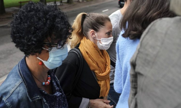 Γαλλία: 4 χρόνια φυλάκιση, τα 3 με αναστολή, στη Βαλερί Μπακό για τον φόνο του βίαιου συζύγου της
