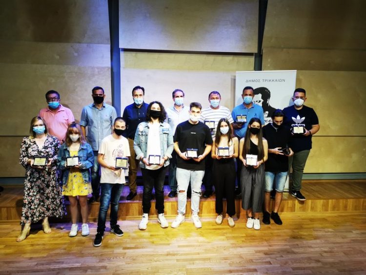 Βραβεύτηκαν τα παιδιά δημοτικών υπαλλήλων για την εισαγωγή τους στα ΑΕΙ