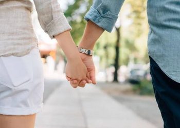 Τους… βγήκε ξινό το πείραμα: Χώρισε το ζευγάρι που δέθηκε με χειροπέδες για να σώσει τη σχέση του