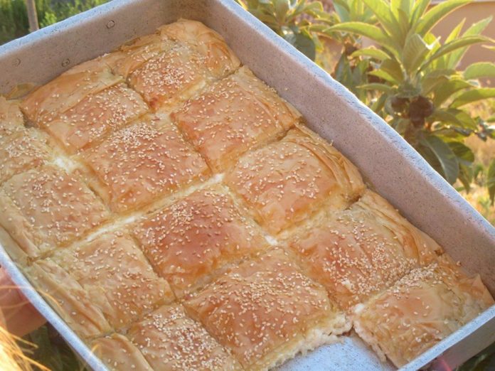 Τυρόπιτα με τυρί και μπεσαμέλ
