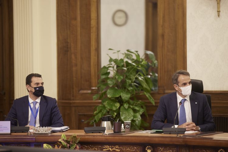 Στην Αίγυπτο μαζί με τον Πρωθυπουργό ο Σκρέκας
