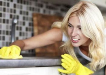 6 tips να καθαρίσετε λεκέδες στο σπίτι. Σε τι μπορεί να βοηθήσει η μουστάρδα και το αγγουράκι