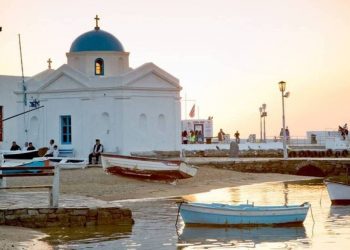 Conde Nast Traveller: Η Ελλάδα και ειδικά οι Κυκλάδες αποτελούν την ιδανική λύση για διακοπές
