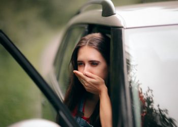 Ναυτία (ασθένεια κίνησης): Τι να κάνετε αν ζαλίζεστε στο αυτοκίνητο, στο πλοίο ή στο τρένο